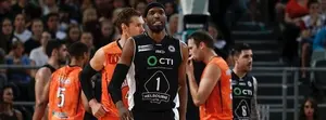 Olympiacos adds size with Warrick 