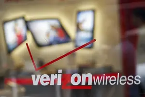 The entrance to a Verizon wireless store is seen in New York, May 12, 2015. REUTERS/Shannon Stapleton