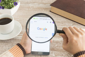 smartphone-exposed-search-bar