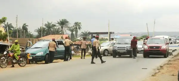 PIC.23. FEDERAL ROAD SAFETY CORPS OFFICERS, DURING AN INTER-COMMAND PATROL BETWEEN OSUN AND OYO STATES, IN IBADAN ON TUESDAY (18/8/15). 6029/18/8/15/MO/JAU/BJO/