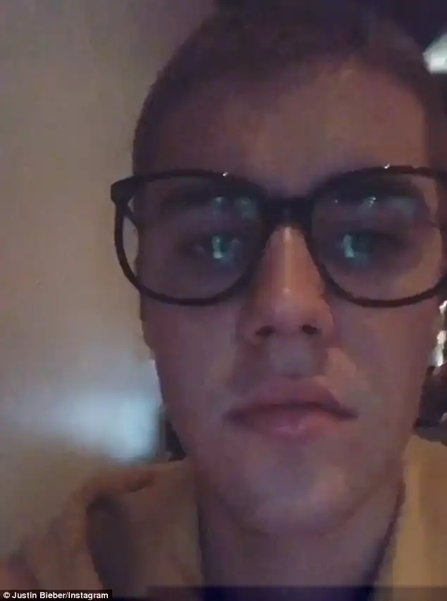 Zing: All the shots thus far have come from Justin; during a live Instagram chat with fans during his Grammy Awards boycott on Sunday night, he was asked his current favourite song, and replied 'Starboy by The Weeknd'.... before bursting into laughter 