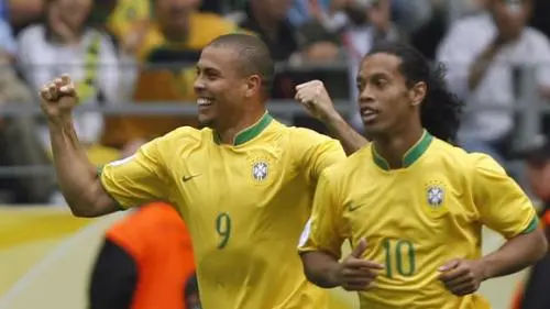 VANDERLEI ALMEIDA/GettyImages Brazilian forward Ronaldo (L) celebrates