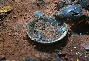 Burying valuable objects with the dead has been a practice in China for several thousand of years. In addition to gold, silver and other luxuries, burial objects include daily necessities