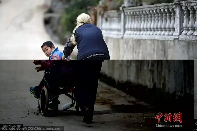 'As long as I have strength, I will carry on': Ms Shi does the school run come rain or shine