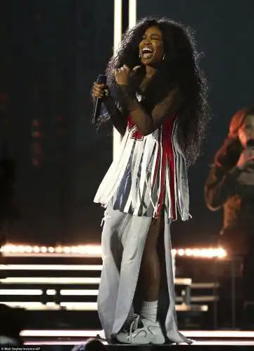 20 Something: Newcomer Sza captivated the audience as she performed Broken Clocks