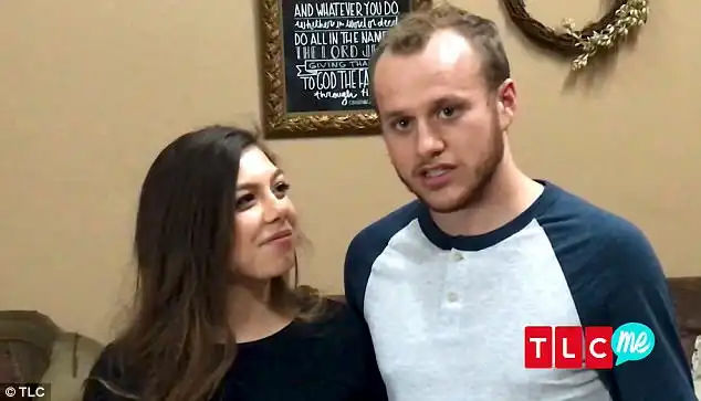 Love is in the air! The happy new couple explained to TLC how Josiah, 21, asked Lauren to begin the relationship while she enjoyed a girls night out
