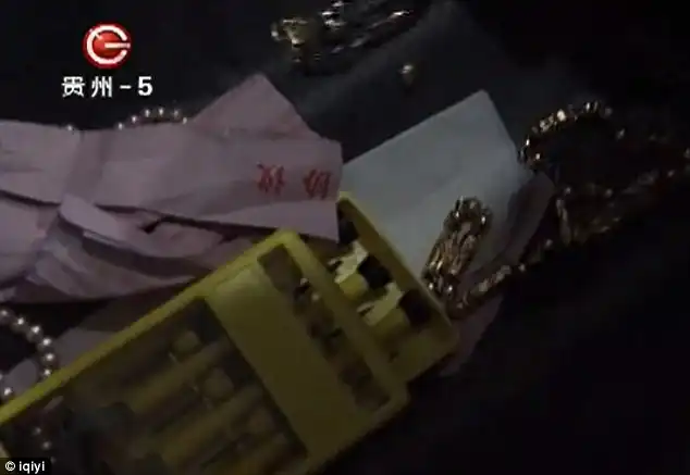 They also find jewelleries estimated to be worth more than 10,000 yuan (£1,109)