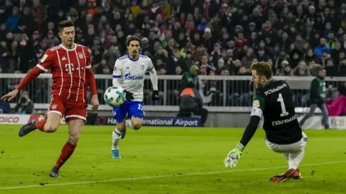 FBL-GER-BUNDESLIGA-BAYERN-MUNICH-SCHALKE