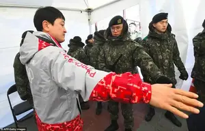Games chief Lee Hee-beom stated Tuesday the Winter Olympics were on track despite organizers' ongoing battle against the spread of the norovirus among private security staff 
