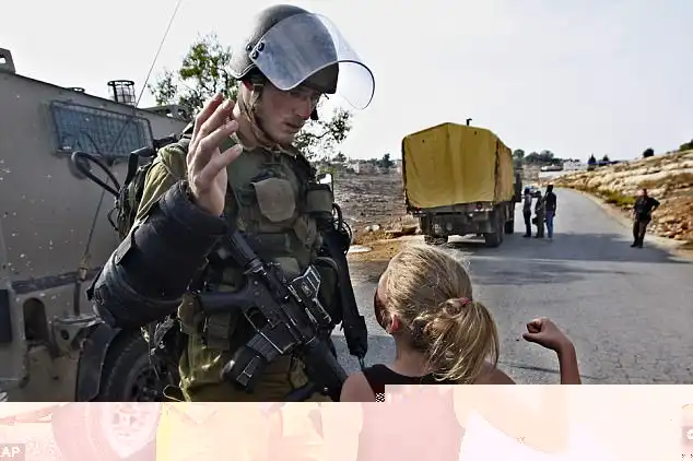 She was praised for her actions by then Turkish Prime Minister Recep Tayyip Erdogan who presented her with a 'courage' award