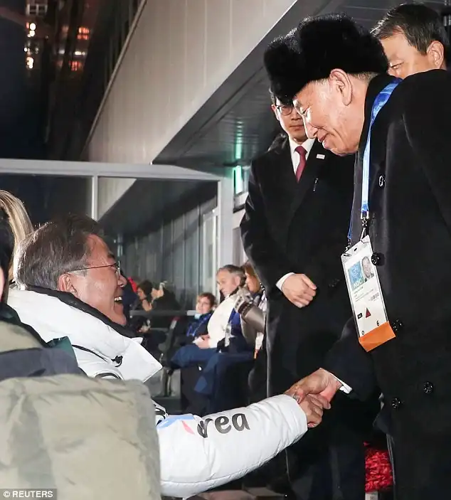 During Sunday's closing ceremony for the games, the office of South Korean President Moon Jae-in announced that a North Korean delegate to the Olympics stated his country is willing to hold talks with the U.S (President Moon Jae-in shakes hands with North Korean delegation leader Kim Yong Chol at the closing ceremony of Pyeongchang Winter Olympic Games)