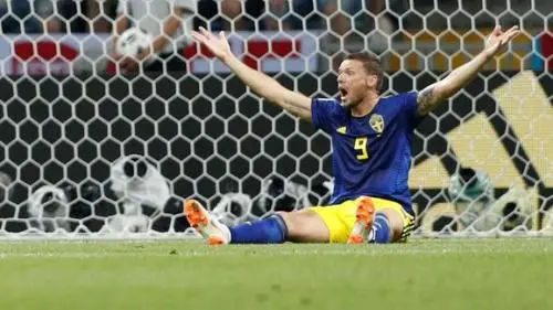 ADRIAN DENNIS/GettyImages FBL-WC-2018-MATCH27-GER-SWE