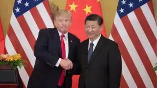 US President shakes hands with China's President