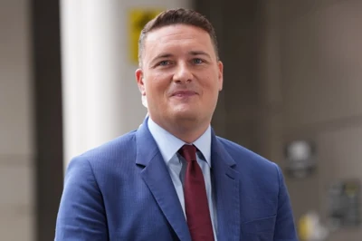 Health Secretary Wes Streeting doing media interviews outside BBC Broadcasting House in London, after appearing on the BBC One current affairs programme, Sunday with Laura Kuenssberg. Picture date: Sunday June 29, 2025. PA Photo. Photo credit should read: Lucy North/PA Wire