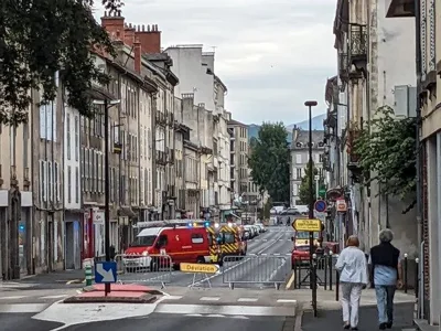 Aurillac neighborhood sealed off after bee attack