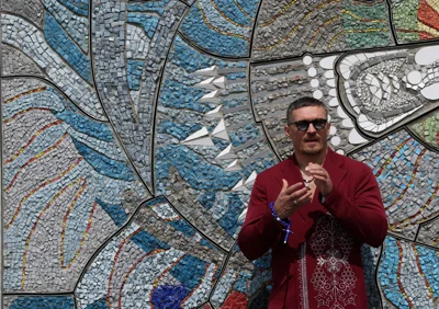 Boxing - Heavyweight Champion Oleksandr Usyk Launches a Fundraiser for the rebuilding of apartment buildings in Ukraine - Trafalgar Square, London, Britain - July 14, 2025 Oleksandr Usyk during the presentation of piece of art destroyed during the war between Ukraine and Russia, reconstructed by Ukrainian business ROZETKA, originally created by artist Alla Horska, as he is initiating a fundraising campaign for the rebuilding of apartment buildings in Ukraine Action Images via Reuters/John Sibley TPX IMAGES OF THE DAY